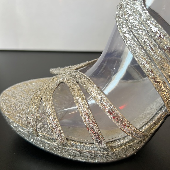 EUC Adrianna Papell Boutique Beck’s  Dress Strappy Sandals Silver Foil size 8 main image 1